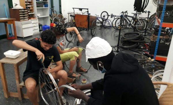 Taller de bicis | © @AteneuComacros Taller de bicis | © @AteneuComacros
