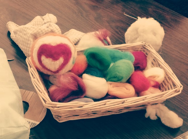 Taller de tapissos amb feltre (en família)