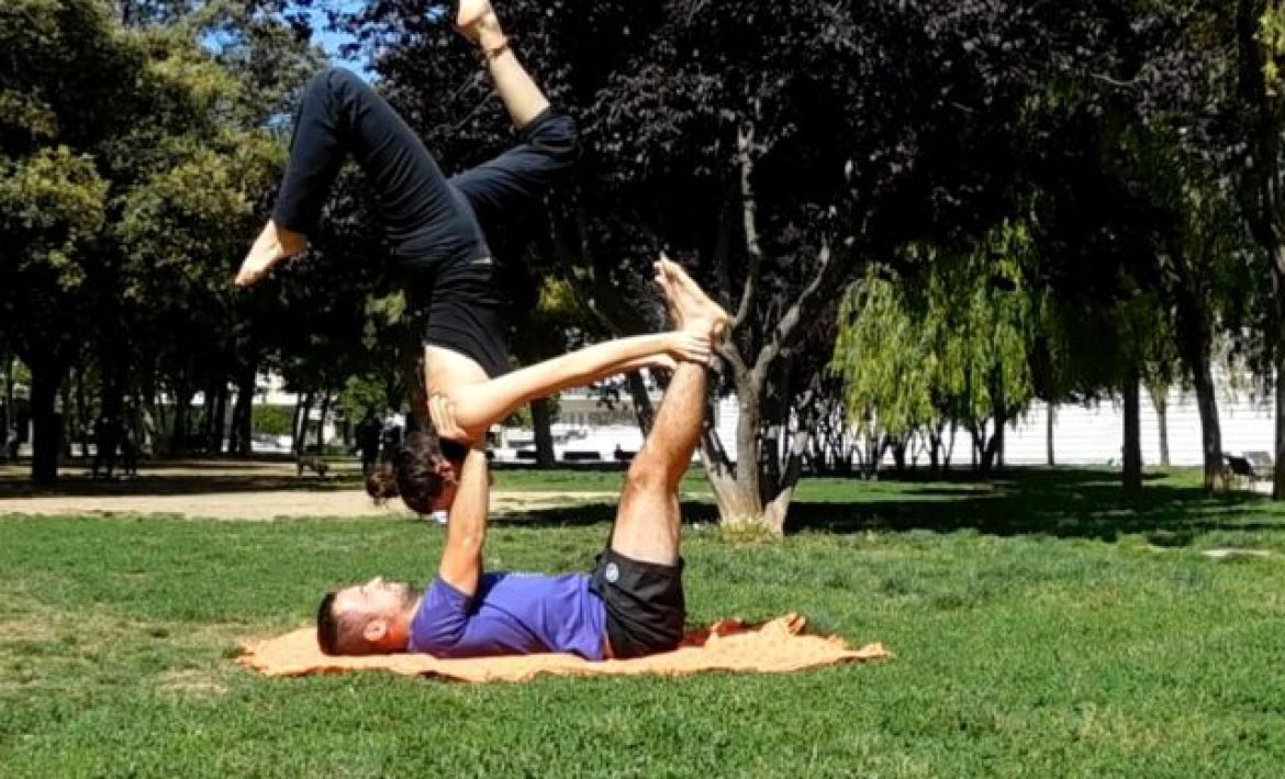 Curs intensiu d’iniciació a l’acroyoga Curs intensiu d’iniciació a l’acroyoga