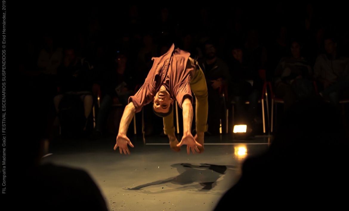 Acrobàcia iniciació | © @AteneuComacros Acrobàcia iniciació | © @AteneuComacros