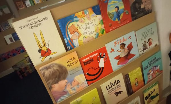 Salt Fiction - Espai Guimerà 76 de redistribució de llibres infantils i juvenils