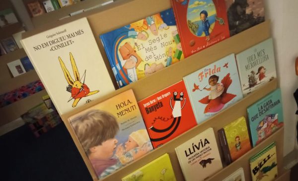 Salt Fiction - Espai Guimerà 76 de redistribució de llibres infantils i juvenils Salt Fiction - Espai Guimerà 76 de redistribució de llibres infantils i juvenils