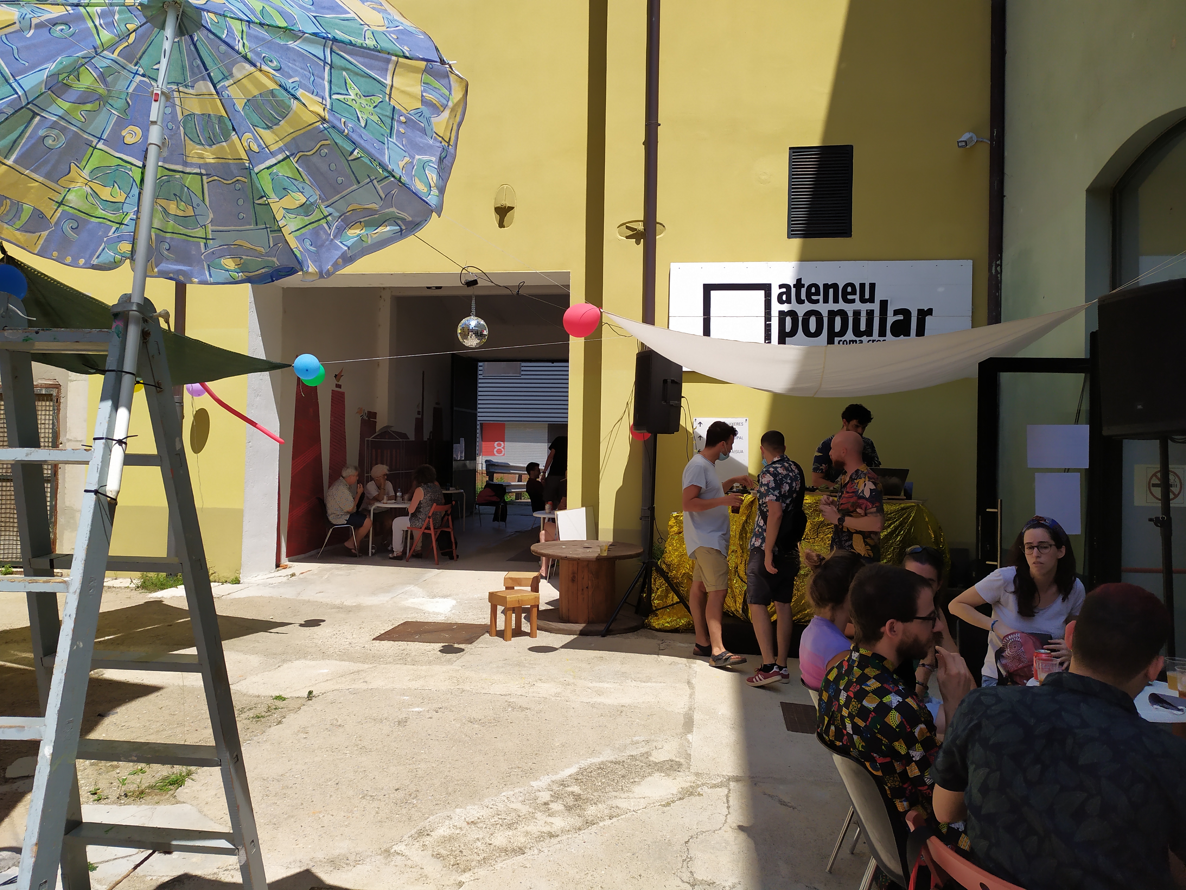 foto vermut ateneu + parasol