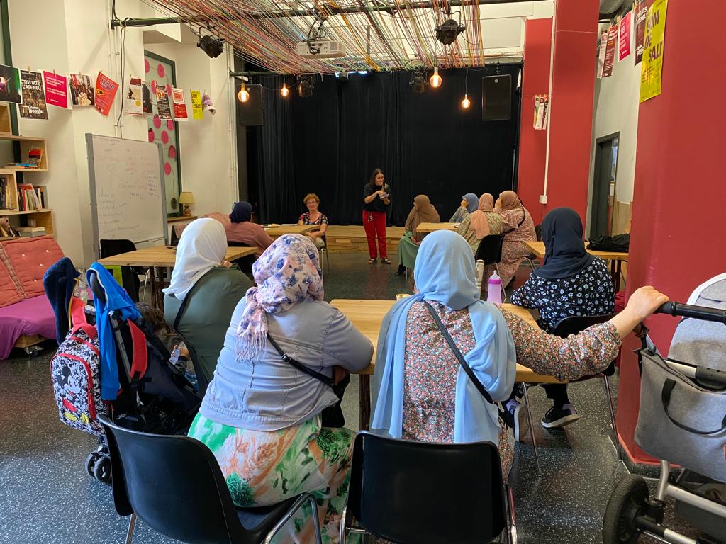 Les Cosidores de Salt en una reunió al Teler de l'Ateneu | © @Glam